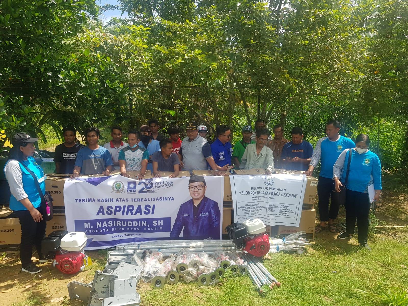 M. Nasiruddin Anggota DPRD Provinsi Kaltim Serahkan Bantuan Kepada Nelayan Bontang Dan Kutim