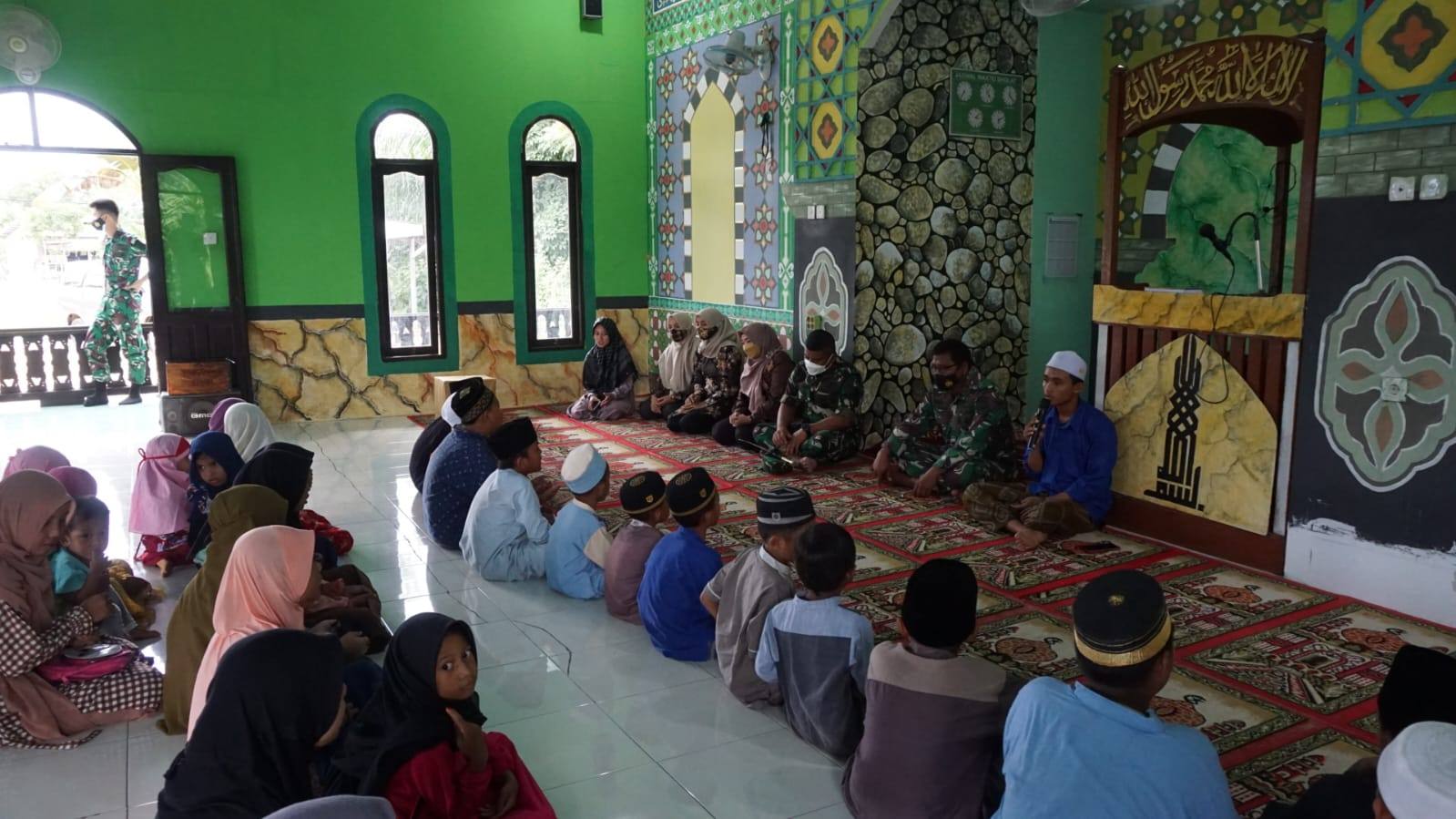 Rombongan Lanal Sangatta Menambangi TK-TPA Rodhatul Jannah