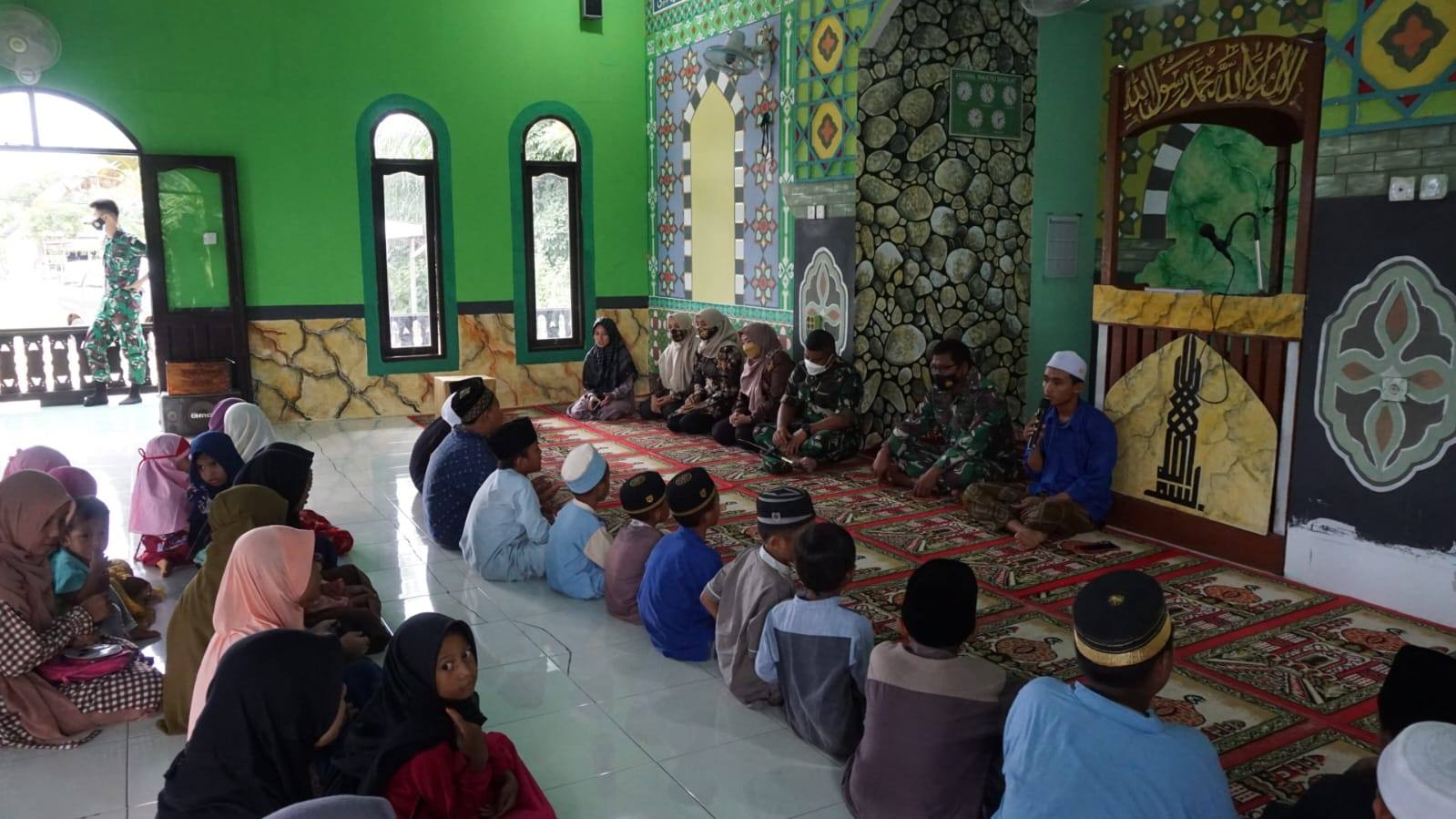 Rombongan Lanal Sangatta Menambangi TK-TPA Rodhatul Jannah 