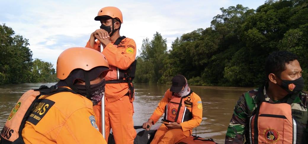 Tim Sar Gabungan Kemabli Melakukan Pencarian Anak Yang Tenggelam di Sungai Sangatta