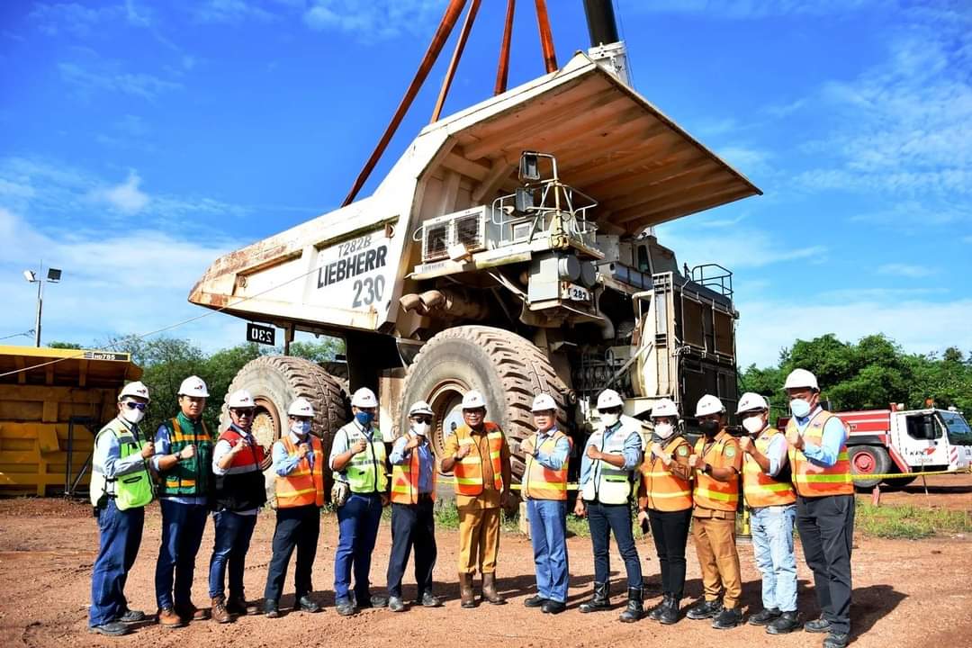 Wakil Bupati Kutai Timur Bersama Dengan Manajeman KPC Membuka Proses Pelepasan Liebherr T282B